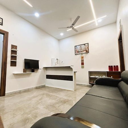 Shree Stay Inn Luxe' Holiday Home Ujjain Luaran gambar