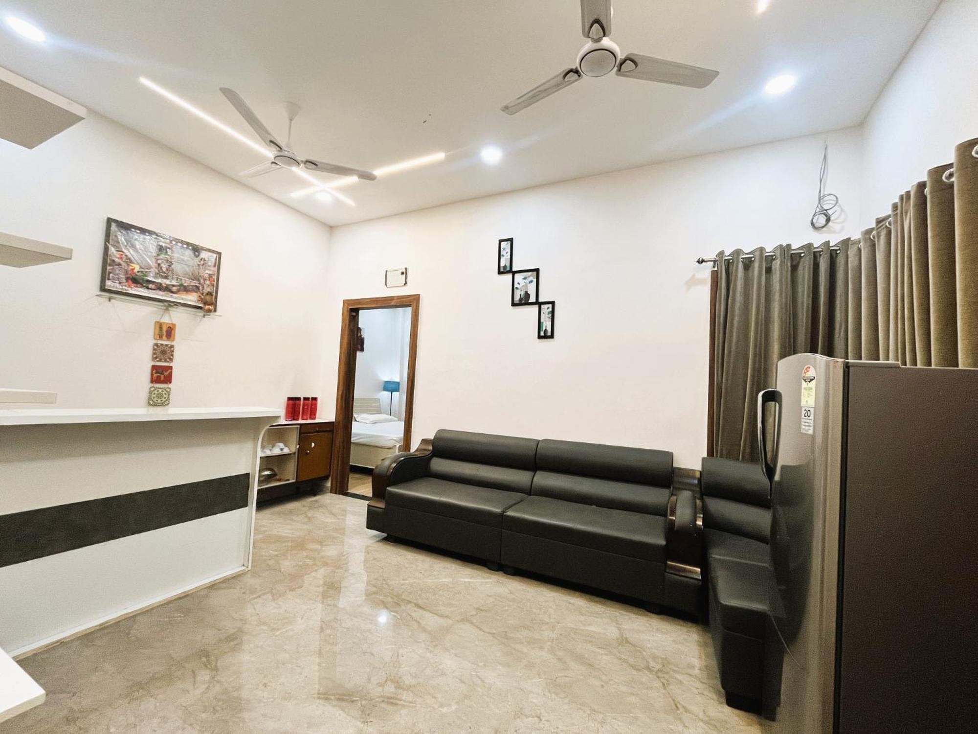 Shree Stay Inn Luxe' Holiday Home Ujjain Luaran gambar