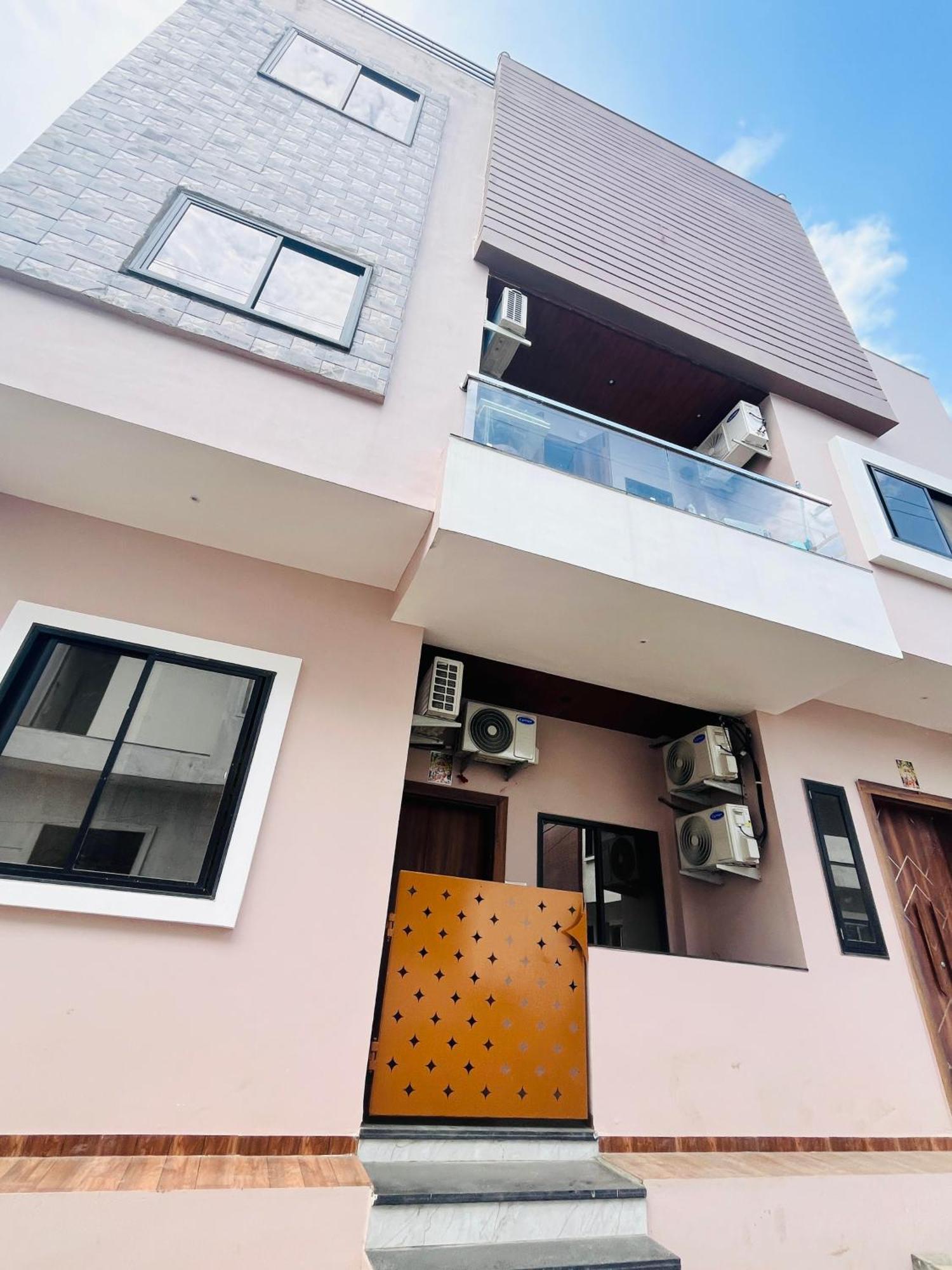 Shree Stay Inn Luxe' Holiday Home Ujjain Luaran gambar