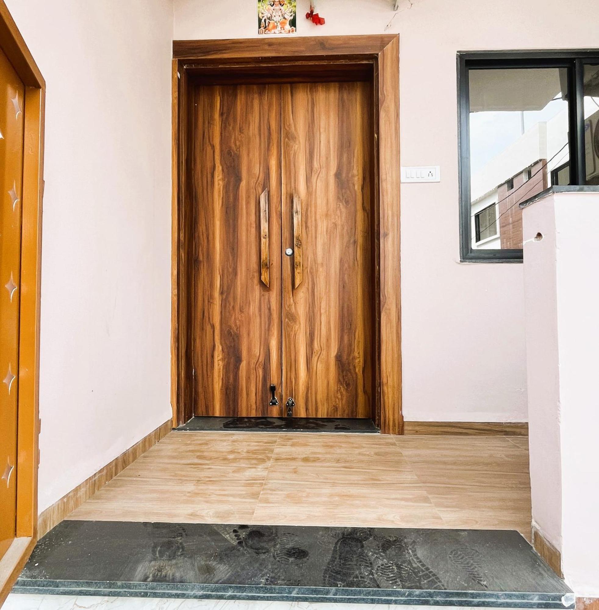 Shree Stay Inn Luxe' Holiday Home Ujjain Luaran gambar