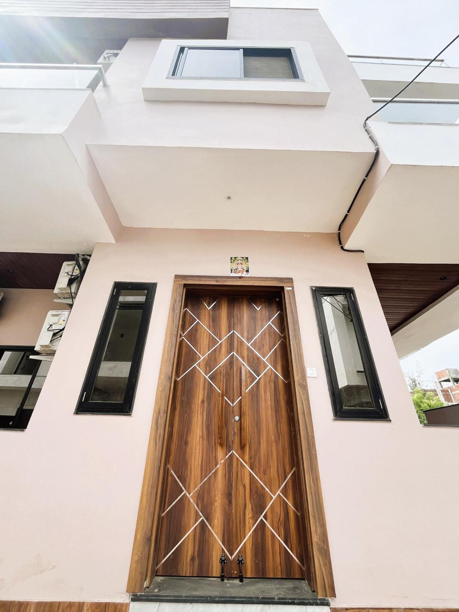 Shree Stay Inn Luxe' Holiday Home Ujjain Luaran gambar