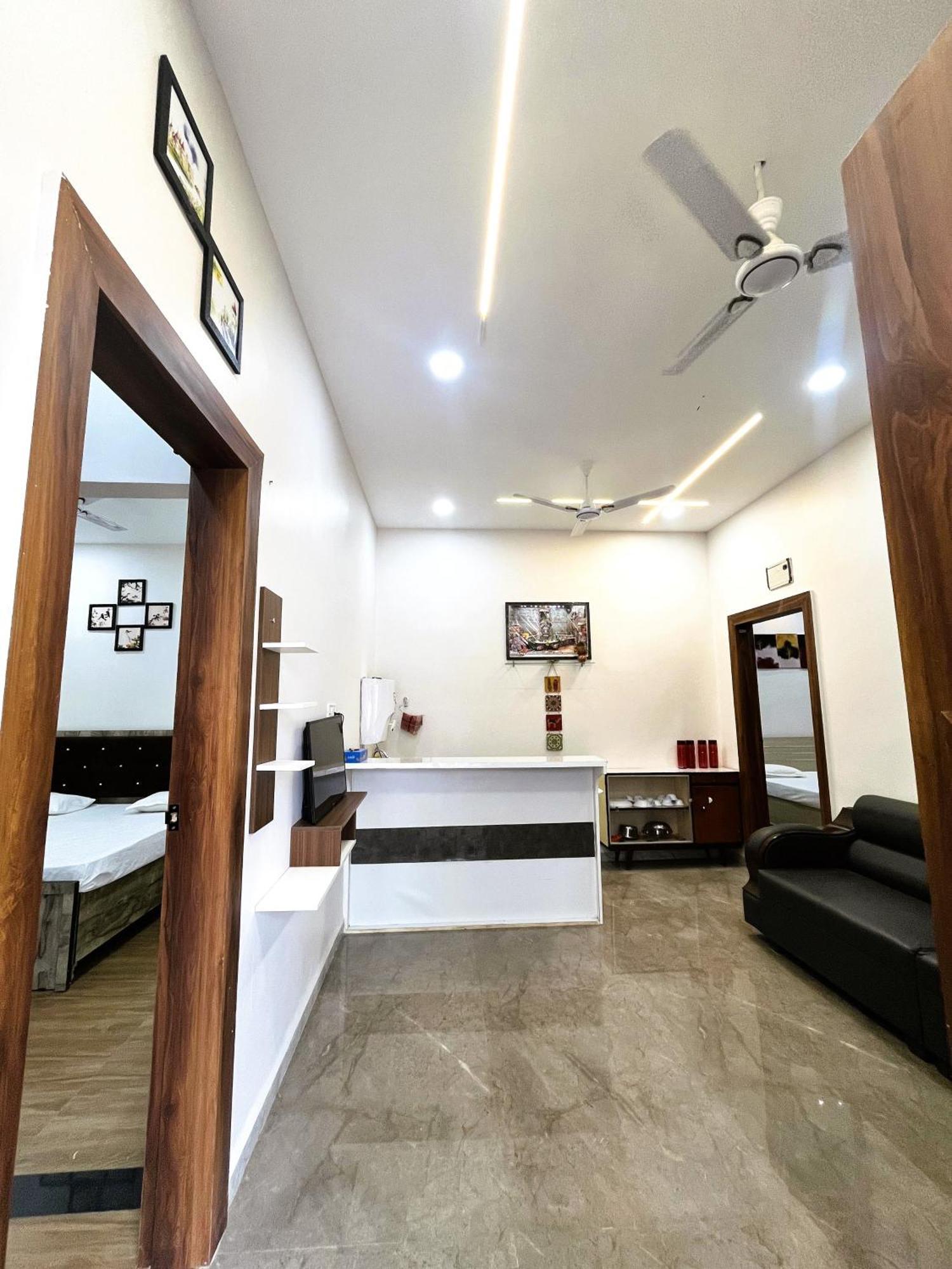 Shree Stay Inn Luxe' Holiday Home Ujjain Luaran gambar